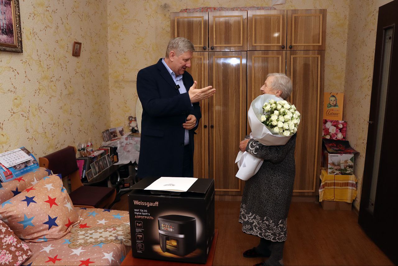 Андрей Чертков: Навестил сегодня своих подопечных - Галину Дмитриевну Шемякину из Мариуполя и дончанку Раису Михайловну Амосову Андрей Чертков: Навестил сегодня своих подопечных - Галину Дмитриевну Шемякину из Мариуполя и дончанку Раису Михайловну Амосову