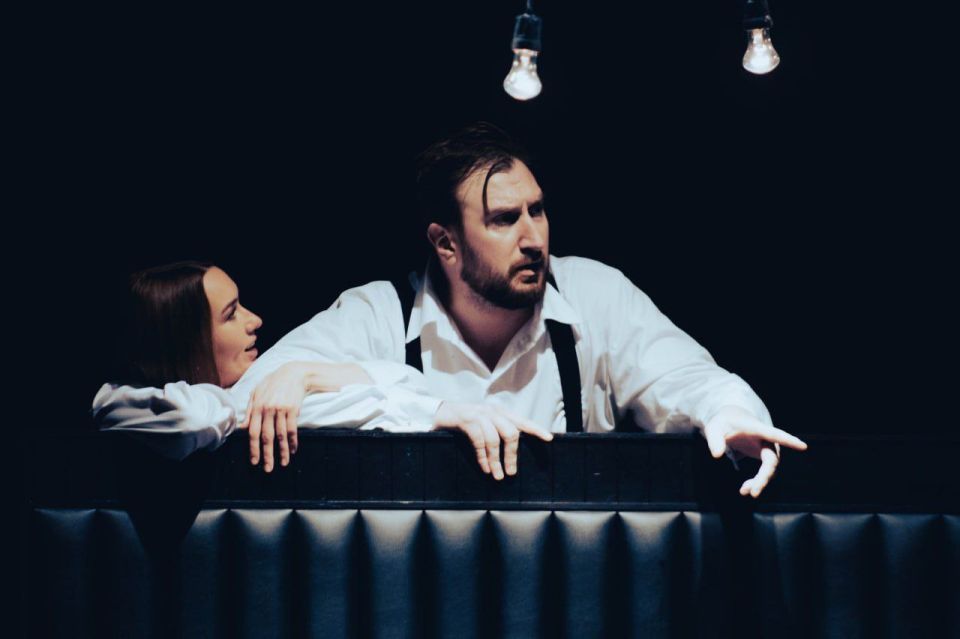 Одна квартира. Двое влюбленных Одна квартира. Двое влюбленных