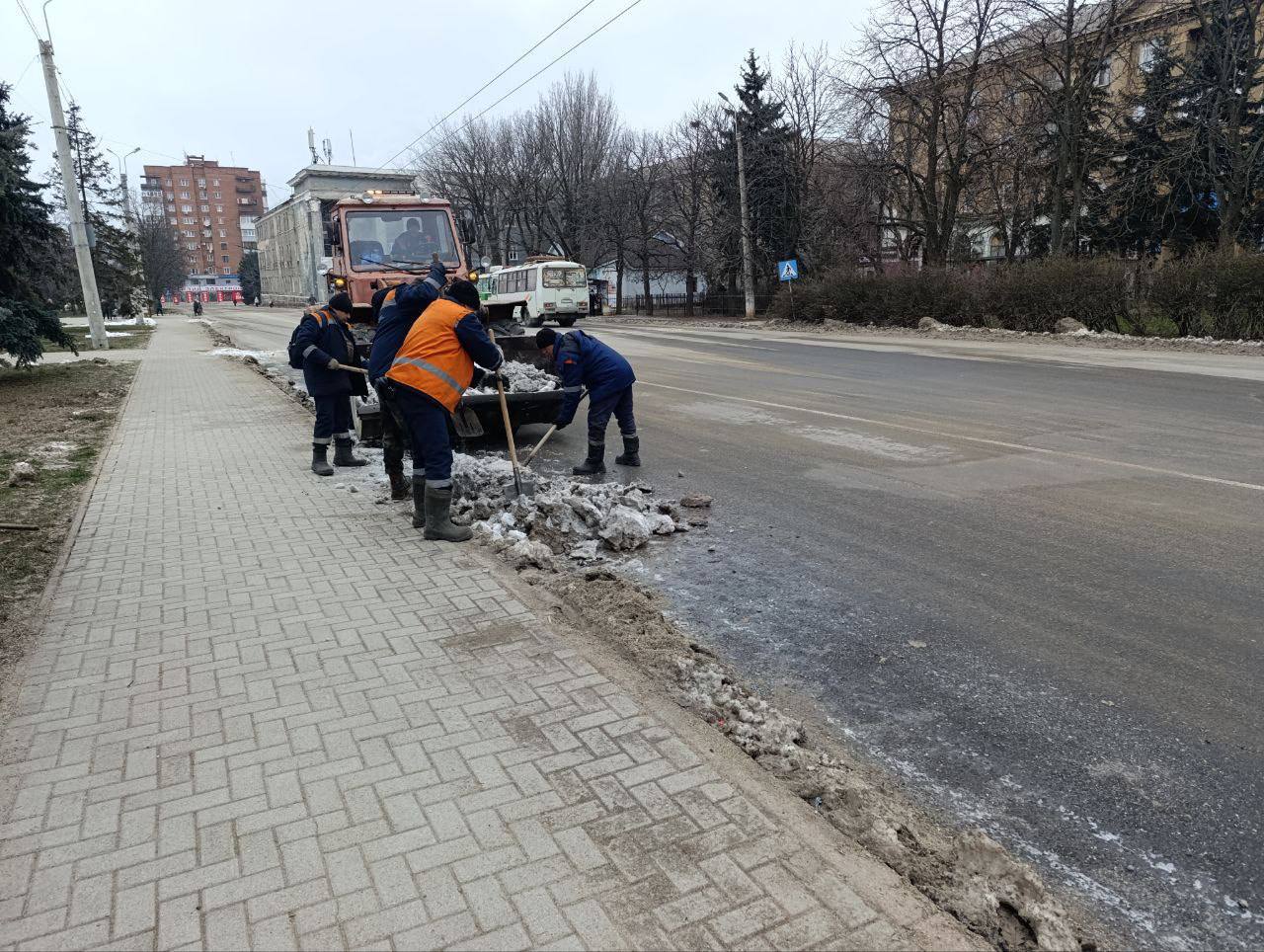 МУП «Простор» ежедневно выполняет все необходимые работы по содержанию городских улиц МУП «Простор» ежедневно выполняет все необходимые работы по содержанию городских улиц