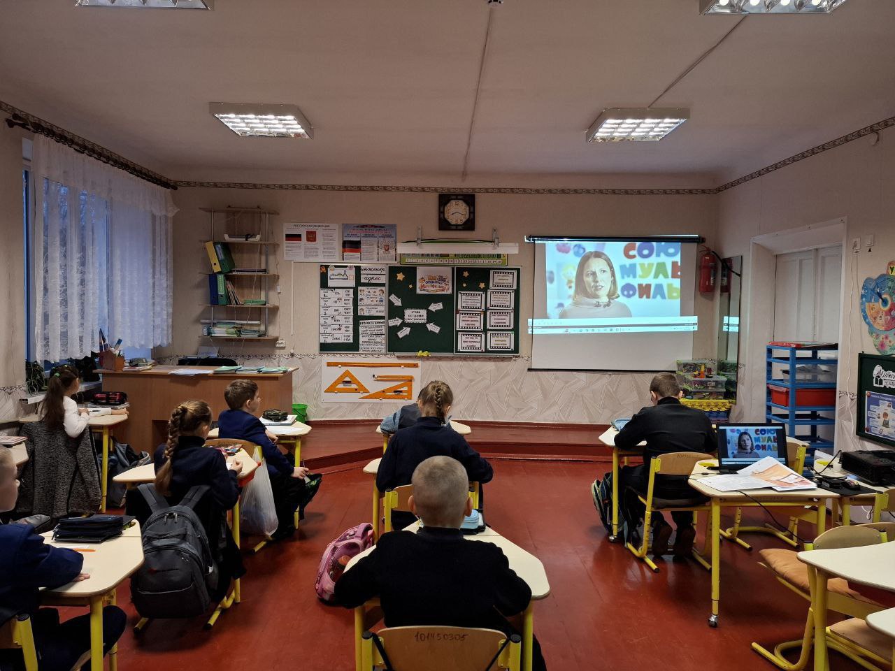 Традиционная линейка по понедельникам Традиционная линейка по понедельникам