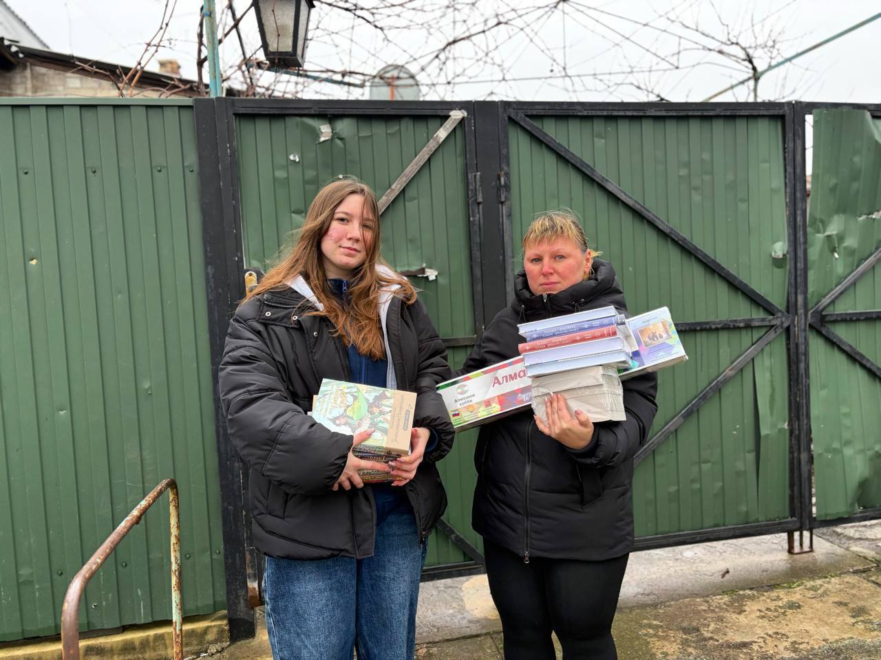 В рамках Всероссийской акции «Ёлка желаний» подарки с Ямала получили подростки из Волновахи В рамках Всероссийской акции «Ёлка желаний» подарки с Ямала получили подростки из Волновахи