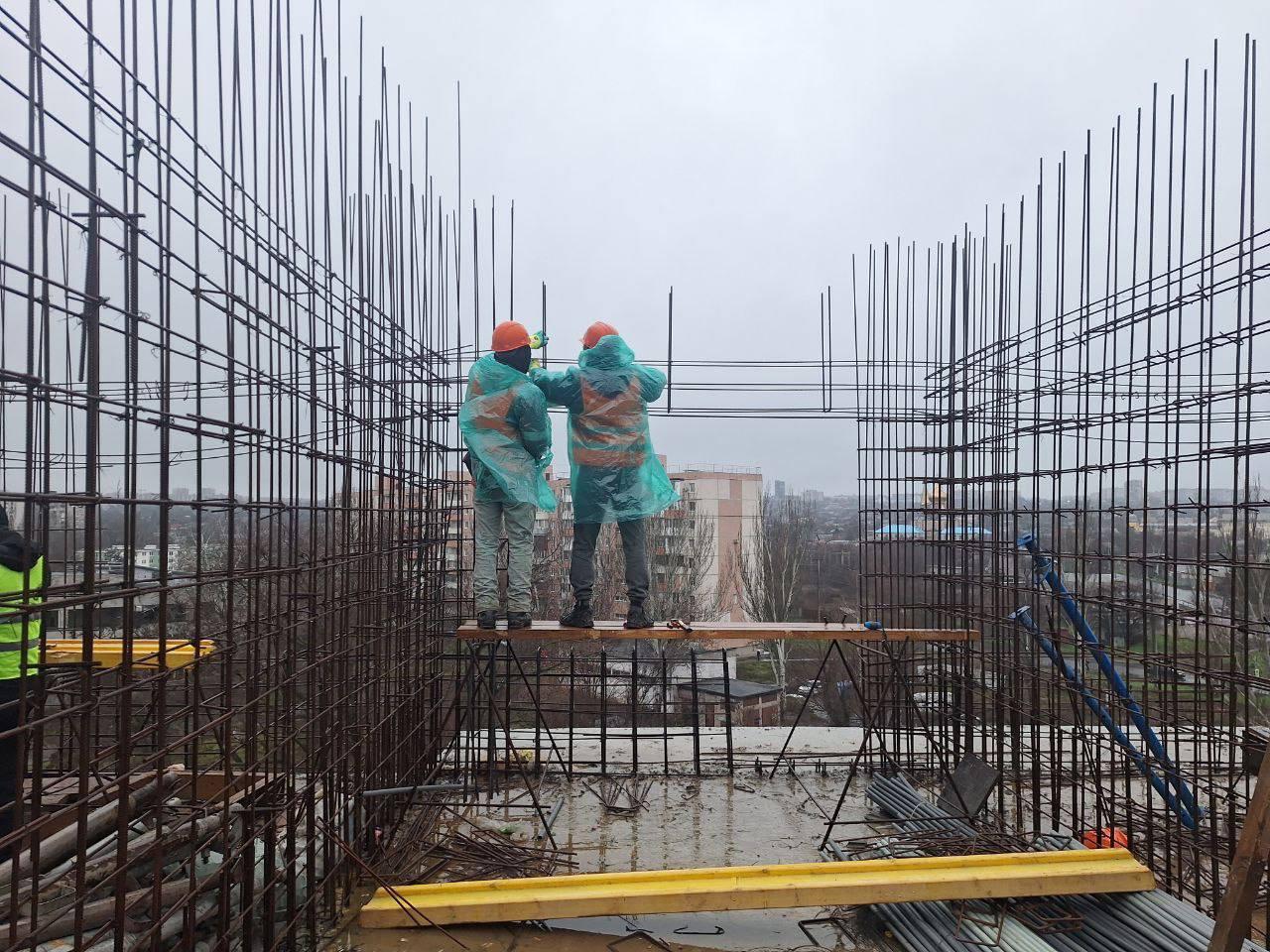 Над восстановлением жилых домов в Мариуполе в 2025 году активно работали строители из Чувашии Над восстановлением жилых домов в Мариуполе в 2025 году активно работали строители из Чувашии