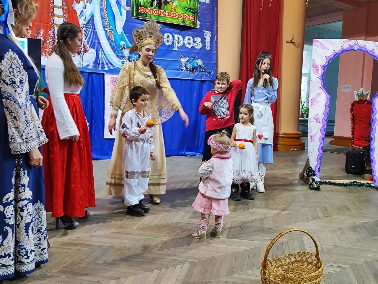 «НОВОЕ ВРЕМЯ ДЛЯ ЧУДЕС». Семейный клуб «Рассвет» МБУ «ДК имени В. Маяковского г.о. Торез» подарил жителям и гостям города настоящую сказку - незабываемое шоу под названием «Новое время для чудес» в рамках партийного проекта... «НОВОЕ ВРЕМЯ ДЛЯ ЧУДЕС». Семейный клуб «Рассвет» МБУ «ДК имени В. Маяковского г.о. Торез» подарил жителям и гостям города настоящую сказку - незабываемое шоу под названием «Новое время для чудес» в рамках партийного проекта...