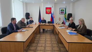 Глава муниципального образования Старобешевский муниципальный округ Николай Михайлов провел аппаратное совещание с руководителями структурных и территориальных подразделений Администрации Старобешевского муниципального...