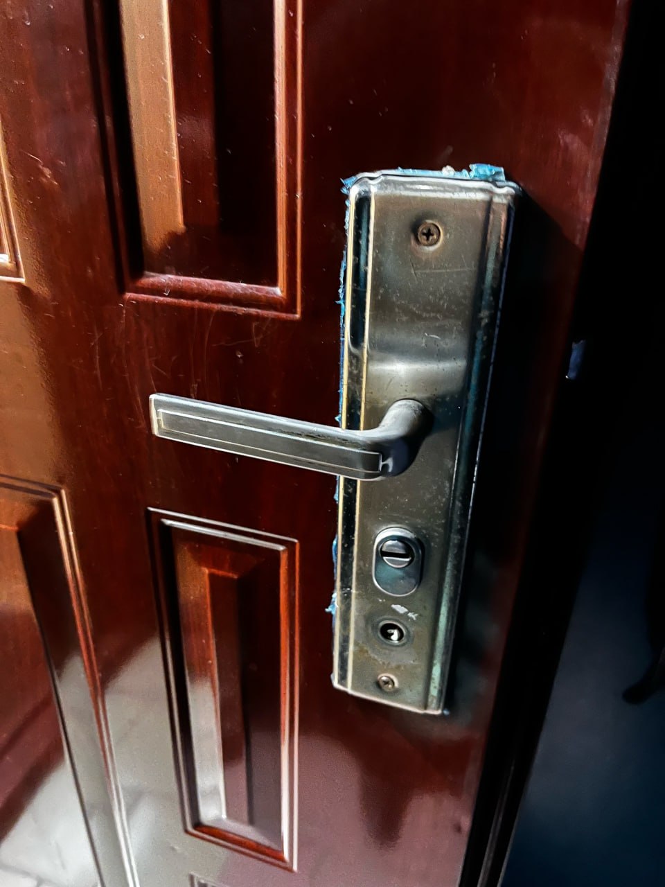 Стражи правопорядка задержали жителя Тореза за повреждение чужого имущества Стражи правопорядка задержали жителя Тореза за повреждение чужого имущества