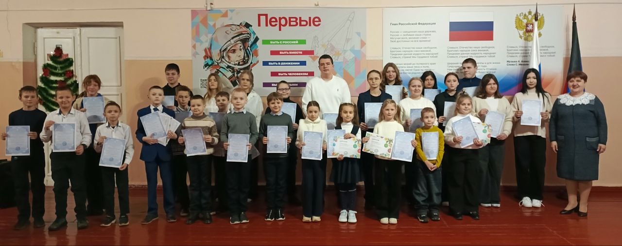 Традиционная линейка по понедельникам Традиционная линейка по понедельникам