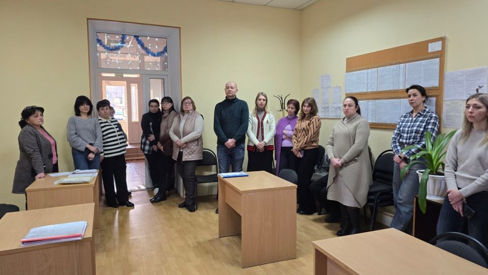 Николай Михайлов: Провел встречу с трудовыми коллективами Филиала №27 ГКУ ДНР «Республиканский центр по предоставлению мер социальной поддержки» Старобешевского муниципального округа и Отделения социальной защиты населения... Николай Михайлов: Провел встречу с трудовыми коллективами Филиала №27 ГКУ ДНР «Республиканский центр по предоставлению мер социальной поддержки» Старобешевского муниципального округа и Отделения социальной защиты населения...