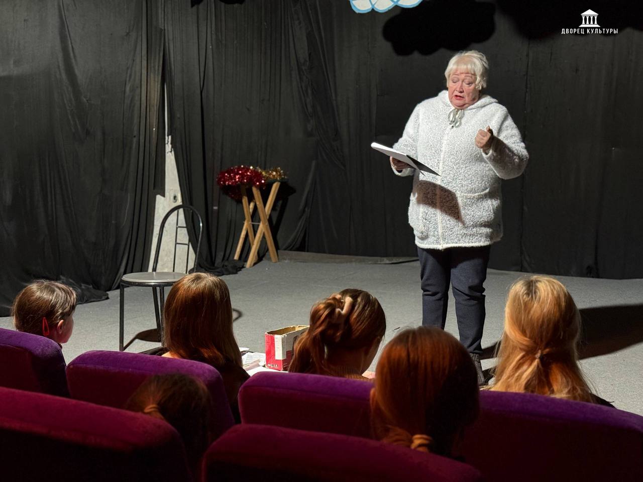 13 января в Харцызском городском Дворце культуры прошла беседа с творческой молодёжью, направленная на профилактику правонарушений 13 января в Харцызском городском Дворце культуры прошла беседа с творческой молодёжью, направленная на профилактику правонарушений