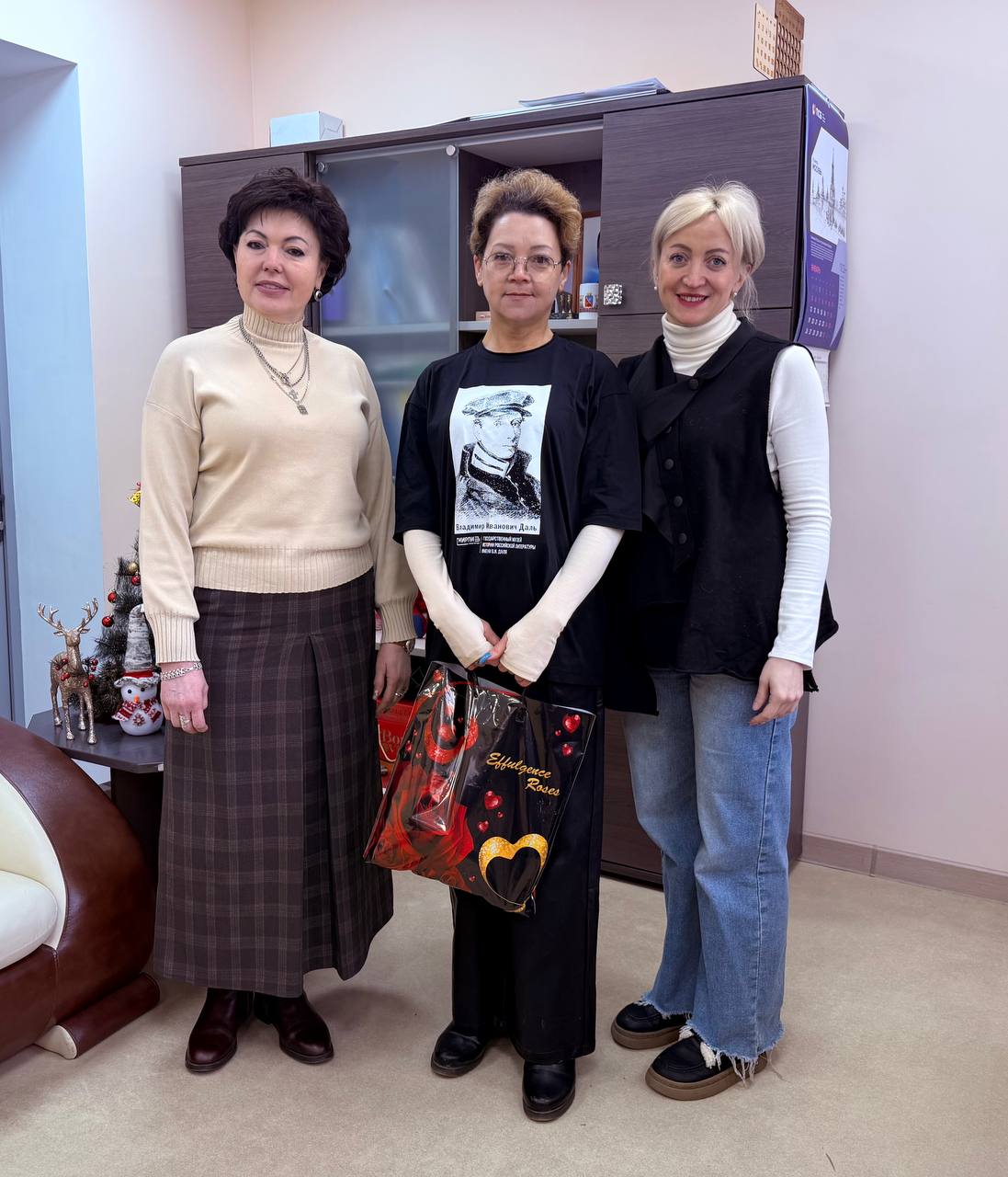 Поздравили с Днем российской печати главного редактора газеты «Ясиноватский вестник ДНР» Нелли Сайниди! Примите самые искренние пожелания крепкого здоровья и неуклонного профессионального роста