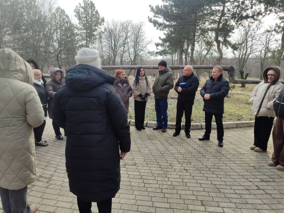 Сегодня, 13 января, по поручению Главы ДНР Дениса Пушилина, первый заместитель руководителя Управы Калининского внутригородского района Администрации городского округа Донецк Роман Емельянов совместно с депутатом Донецкого...