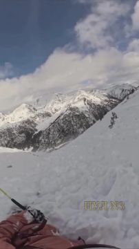 В Андорре лыжница с собакой во время спуска на лыжах попала под лавину: