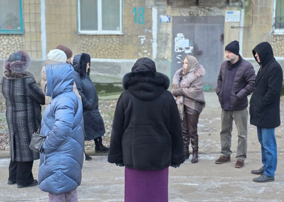 Иван Адамец: Первый заместитель руководителя Управы Куйбышевского района Алина Волкова и депутат Донецкого городского совета Дмитрий Пефтеев провели встречу с жителями дома №18 по улице 60-летия СССР Иван Адамец: Первый заместитель руководителя Управы Куйбышевского района Алина Волкова и депутат Донецкого городского совета Дмитрий Пефтеев провели встречу с жителями дома №18 по улице 60-летия СССР