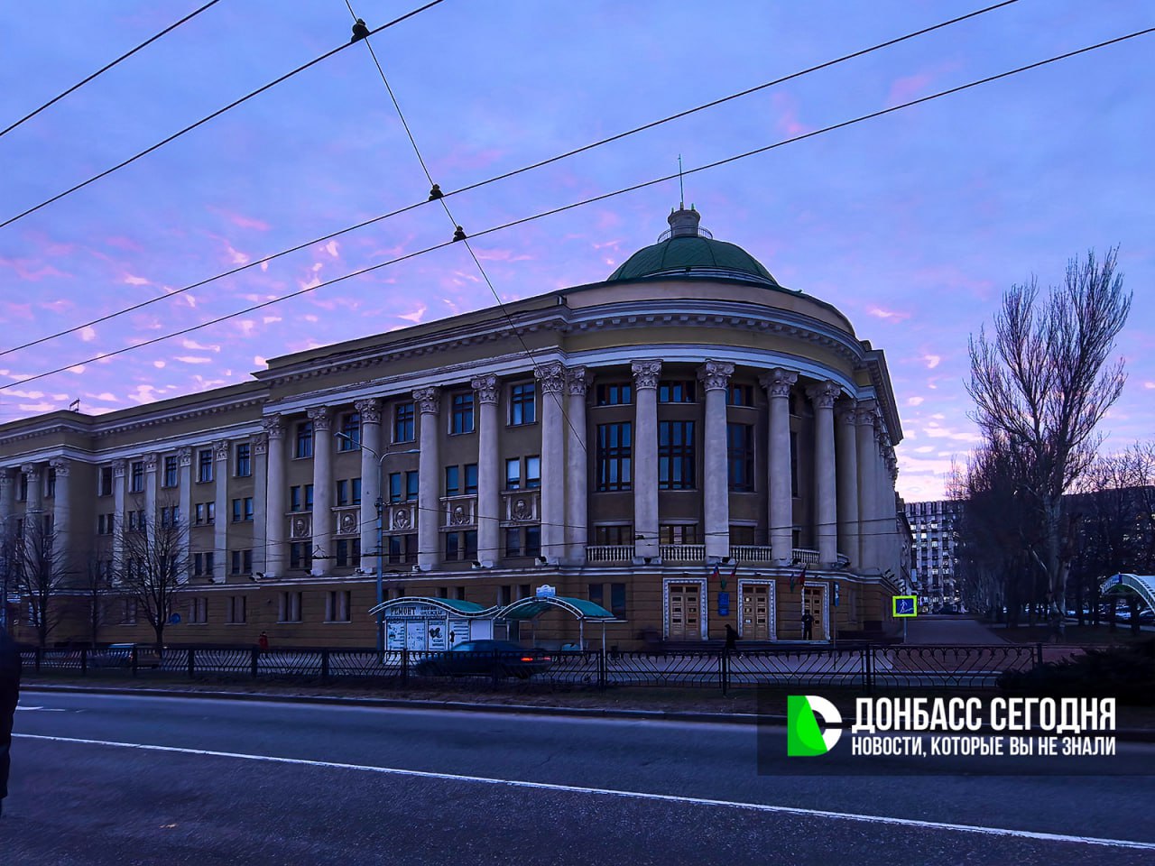 Несколько кадров перед закатом в центре Донецка Несколько кадров перед закатом в центре Донецка