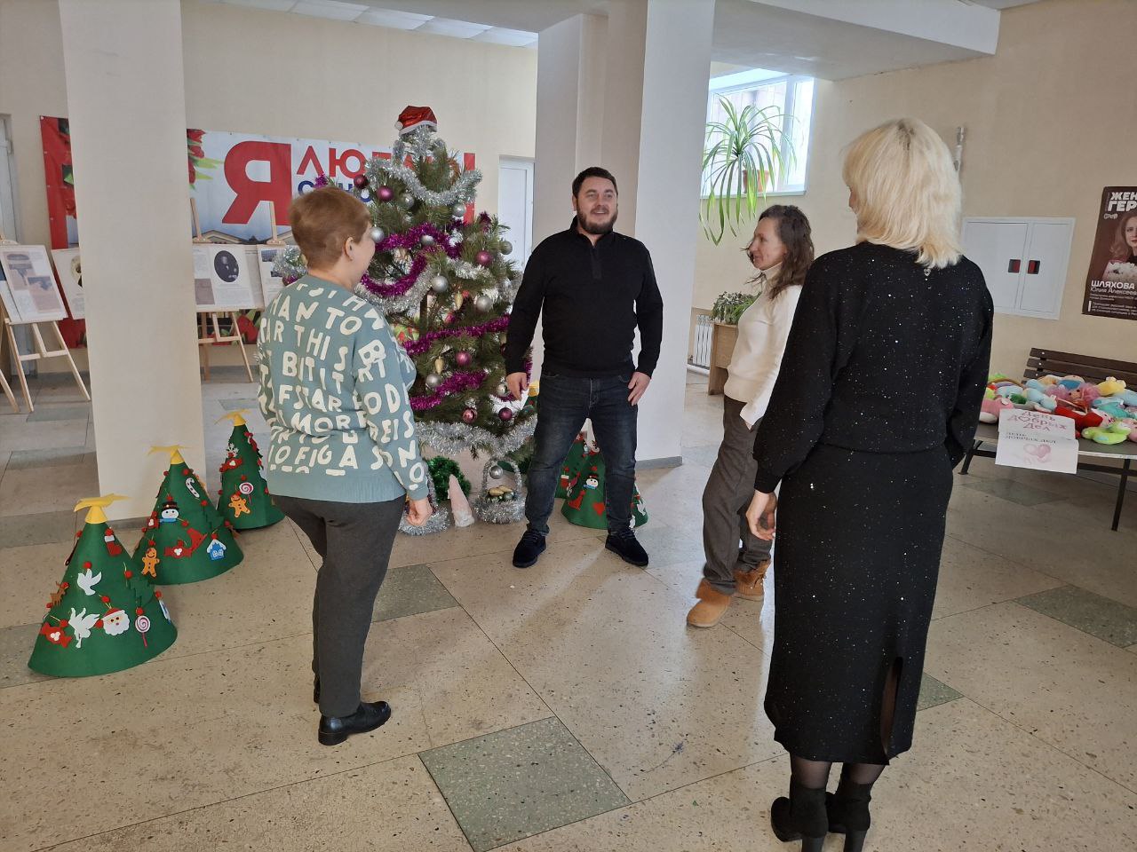 13 января 2026 года состоялись встречи с населением депутатами Ясиноватского муниципального совета партии "Единая Россия" Ириной Евсюковой и Антоном Никитиным 13 января 2026 года состоялись встречи с населением депутатами Ясиноватского муниципального совета партии "Единая Россия" Ириной Евсюковой и Антоном Никитиным