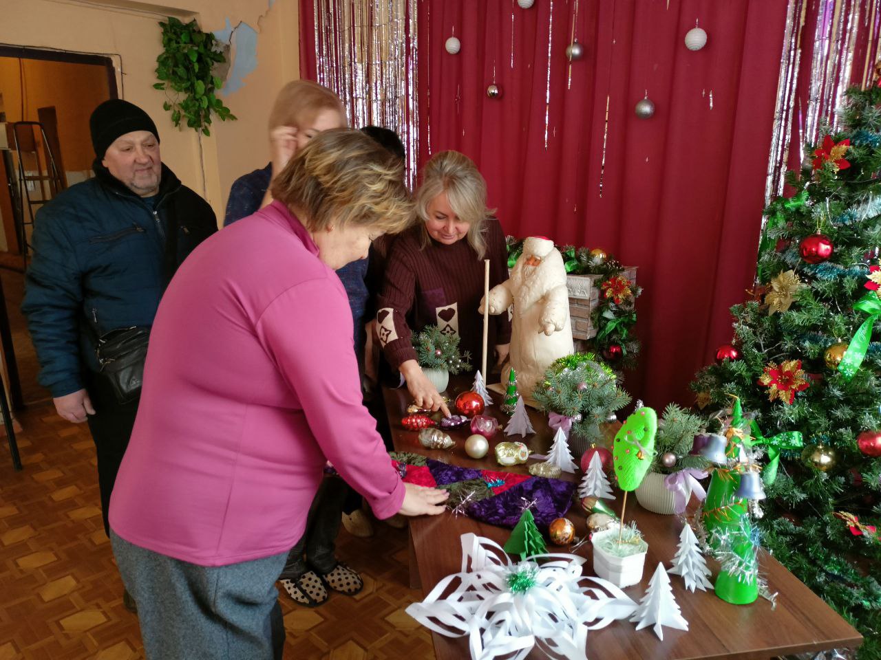 13 января в канун Старого Нового года, на базе Государственного бюджетного учреждения социального обслуживания «Центр социального обслуживания населения Червоногвардейского района города Макеевки», по партийному проекту... 13 января в канун Старого Нового года, на базе Государственного бюджетного учреждения социального обслуживания «Центр социального обслуживания населения Червоногвардейского района города Макеевки», по партийному проекту...