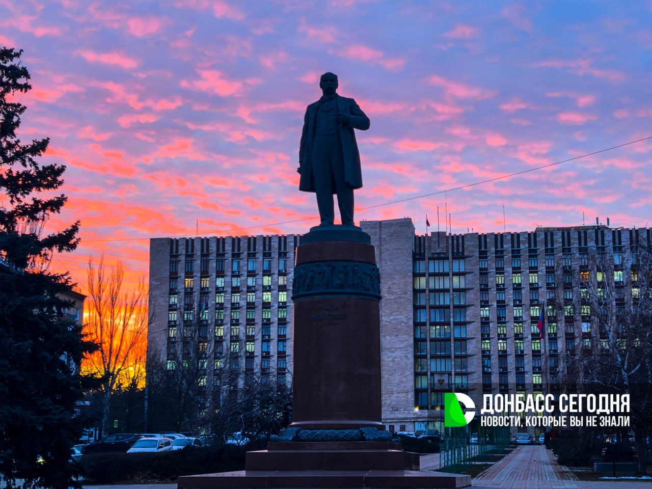 Несколько кадров перед закатом в центре Донецка Несколько кадров перед закатом в центре Донецка