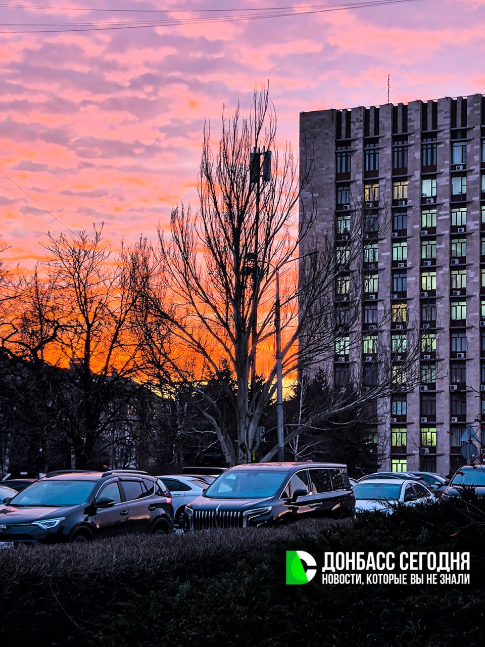 Несколько кадров перед закатом в центре Донецка Несколько кадров перед закатом в центре Донецка