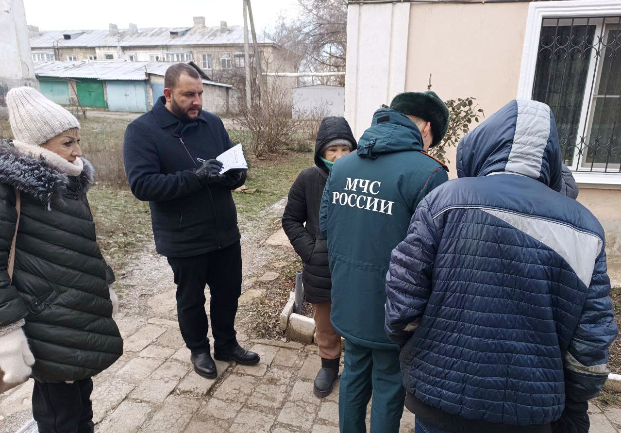 Сегодня,13.01.2026, по поручению Главы ДНР Дениса Пушилина, состоялась встреча с жителями района, на которой присутствовали заместитель главы администрации - директор Департамента финансов Дмитрий Даньшин, заместитель... Сегодня,13.01.2026, по поручению Главы ДНР Дениса Пушилина, состоялась встреча с жителями района, на которой присутствовали заместитель главы администрации - директор Департамента финансов Дмитрий Даньшин, заместитель...