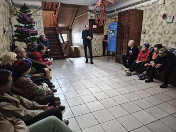 Заместитель главы администрации городского округа Дебальцево Евгений Глебов провел встречу с гражданами находящимися в пункте временного размещения