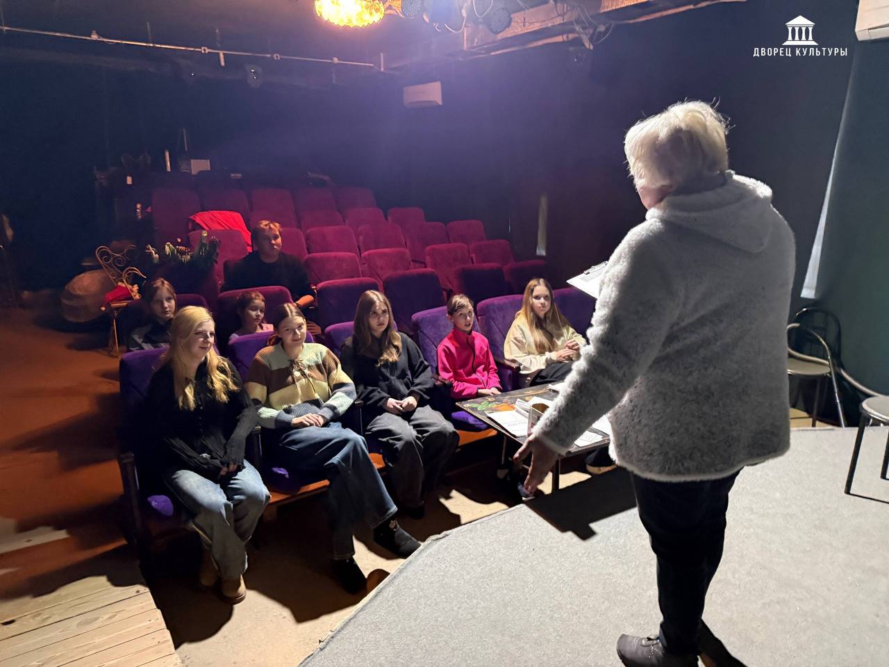 13 января в Харцызском городском Дворце культуры прошла беседа с творческой молодёжью, направленная на профилактику правонарушений 13 января в Харцызском городском Дворце культуры прошла беседа с творческой молодёжью, направленная на профилактику правонарушений