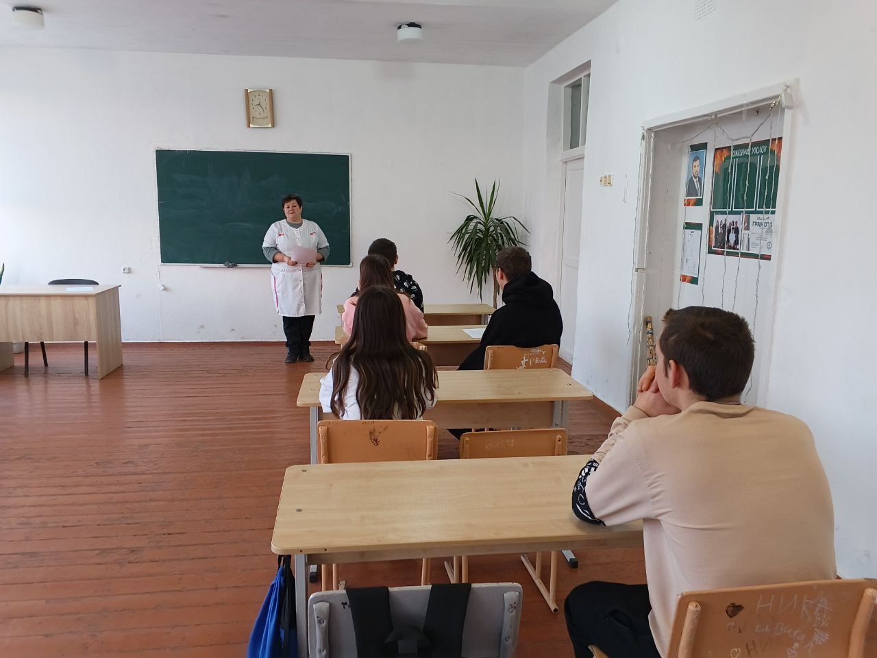 Медицинская сестра кабинета по оказанию медицинской помощи несовершеннолетним Свободненского ФП провела беседу с обучающимися 7-8 классов на тему: "Профилактика зимнего травматизма у детей." Медицинская сестра кабинета по оказанию медицинской помощи несовершеннолетним Свободненского ФП провела беседу с обучающимися 7-8 классов на тему: "Профилактика зимнего травматизма у детей."