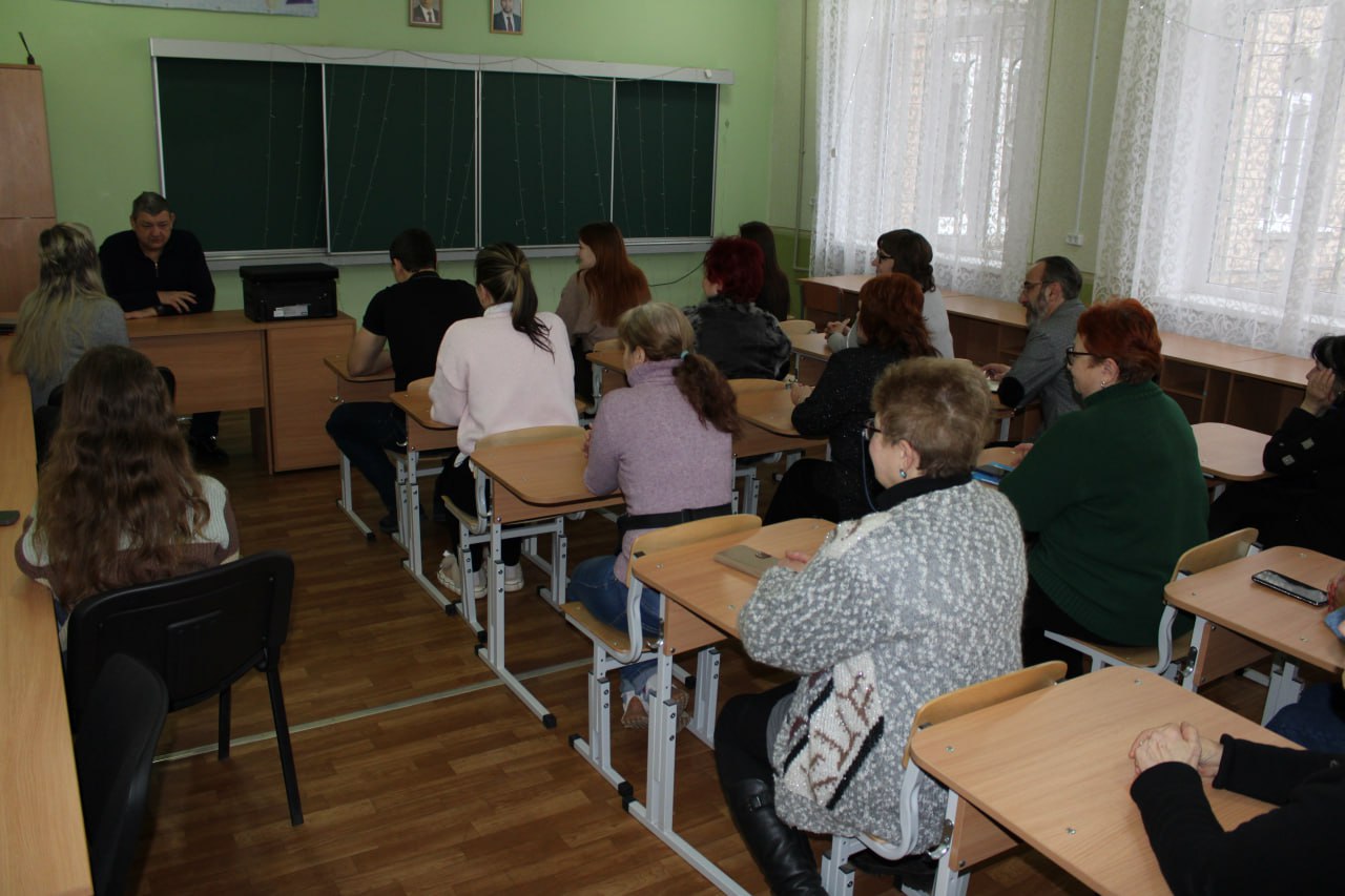 Иван Приходько: Во исполнение поручения Главы Донецкой Народной Республики Дениса Владимировича Пушилина сегодня провел встречу с одним из трудовых коллективов нашего города Иван Приходько: Во исполнение поручения Главы Донецкой Народной Республики Дениса Владимировича Пушилина сегодня провел встречу с одним из трудовых коллективов нашего города