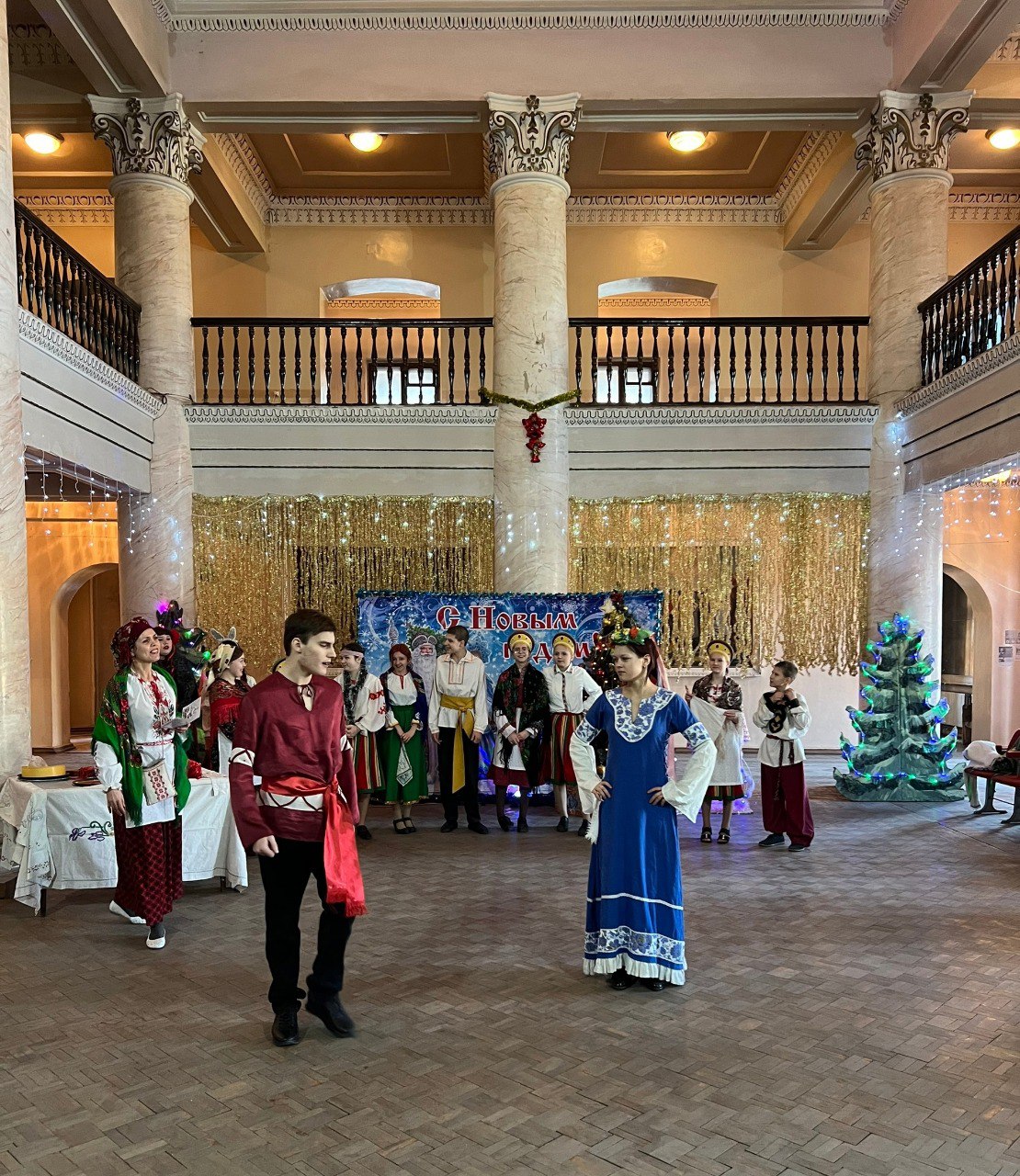 В отделе культурно-досуговой деятельности МБУ «ГДК им. В.Г. Кирсановой» состоялась театрализованная программа «Святки Колядки», призванная познакомить зрителей с богатым наследием святочных традиций В отделе культурно-досуговой деятельности МБУ «ГДК им. В.Г. Кирсановой» состоялась театрализованная программа «Святки Колядки», призванная познакомить зрителей с богатым наследием святочных традиций