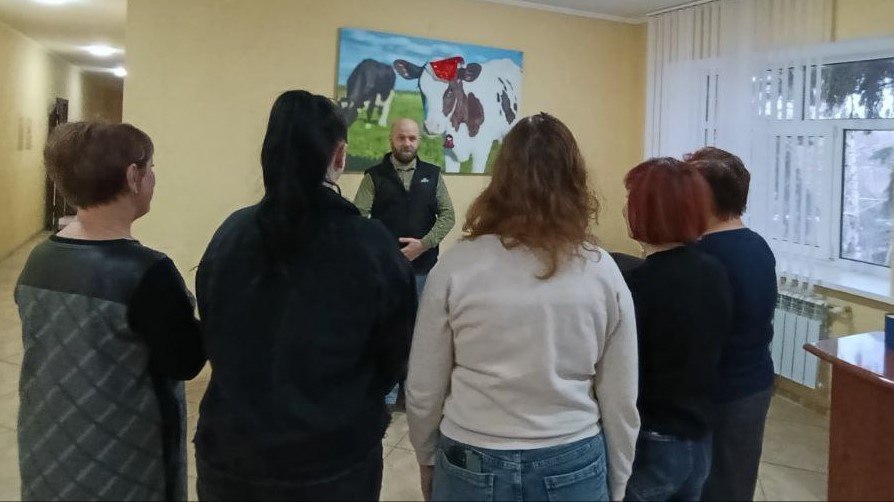 Состоялась встреча с трудовым коллективом филиала «Волновахский» ООО «КУБАНЬПРОДЭКО», в ходе которой были обсуждены планы развития предприятия на 2026 год и последние тенденции в агропромышленном комплексе (АПК)