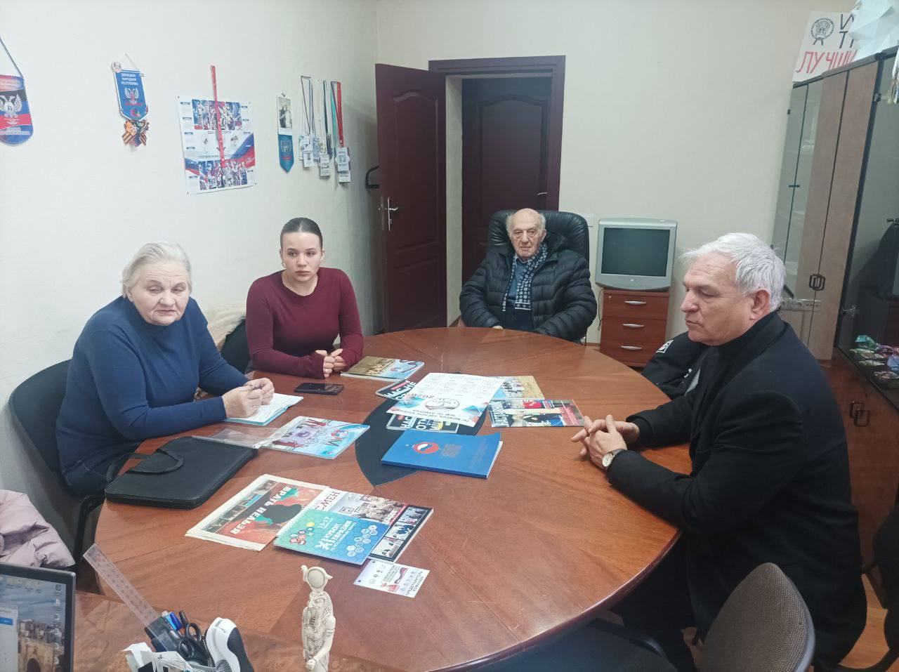 Депутат Народного Совета Виктор Ищенко провел встречу с представителями Центра подготовки спортсменов №2 Депутат Народного Совета Виктор Ищенко провел встречу с представителями Центра подготовки спортсменов №2