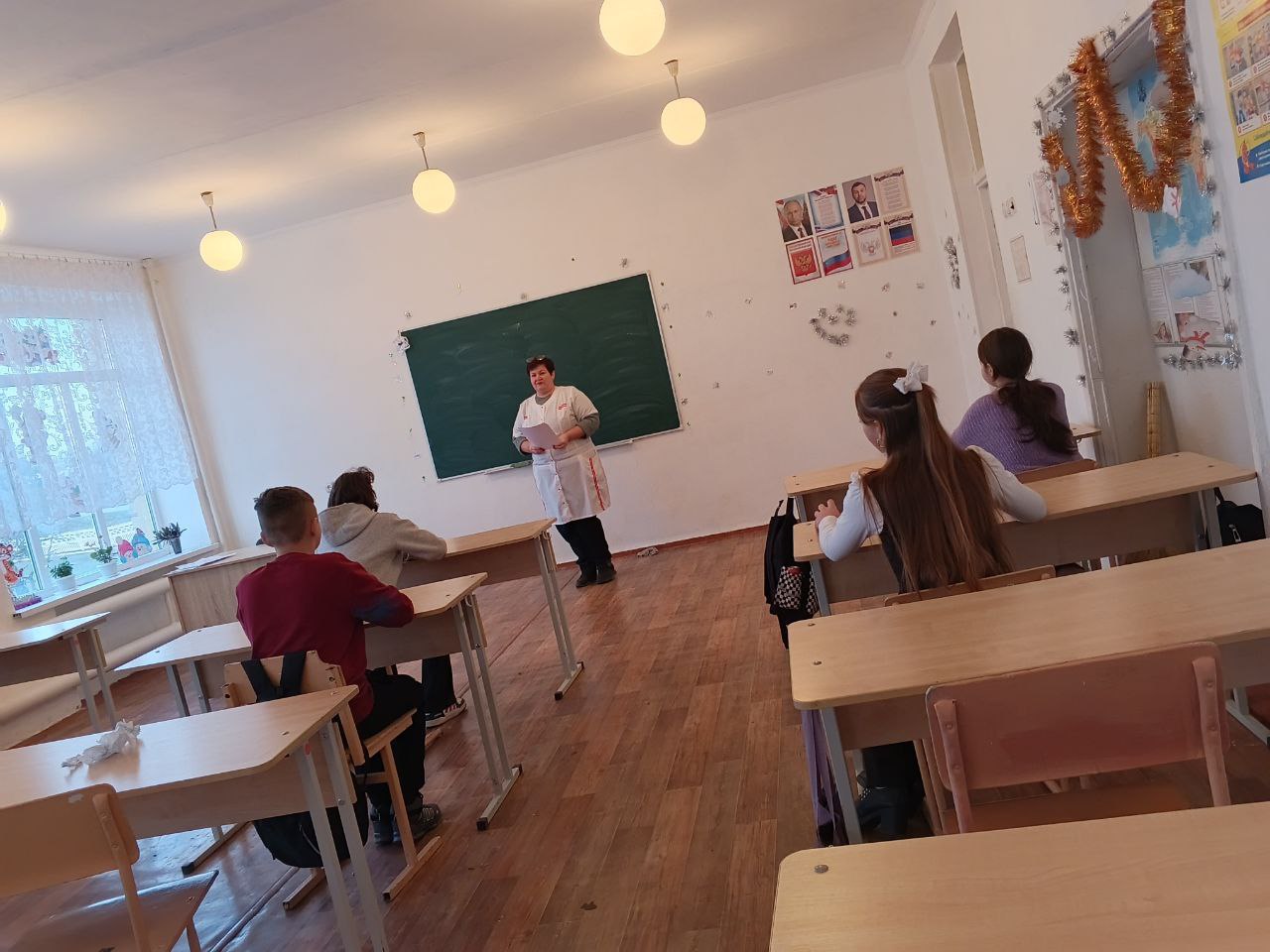 Медицинская сестра кабинета по оказанию медицинской помощи несовершеннолетним Свободненского ФП провела беседу с обучающимися 7-8 классов на тему: "Профилактика зимнего травматизма у детей." Медицинская сестра кабинета по оказанию медицинской помощи несовершеннолетним Свободненского ФП провела беседу с обучающимися 7-8 классов на тему: "Профилактика зимнего травматизма у детей."