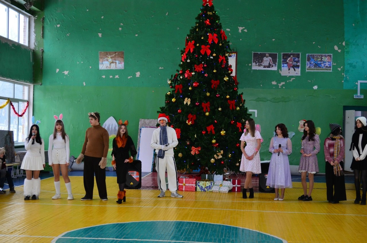 2 января школьный театр "Душа" ГБОУ "СШ № 32 Г.О. МАКЕЕВКА" под руководством Марии Александровны Захаровой представил вниманию учащихся зимнюю сказку "Снеговик и украденный праздник" 2 января школьный театр "Душа" ГБОУ "СШ № 32 Г.О. МАКЕЕВКА" под руководством Марии Александровны Захаровой представил вниманию учащихся зимнюю сказку "Снеговик и украденный праздник"