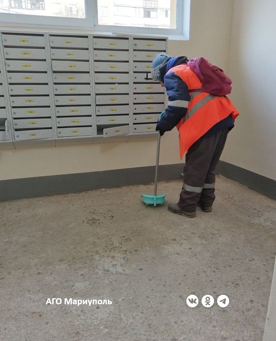 Коммунальщики привели в порядок еще более 20 дворов мариупольских многоэтажек Коммунальщики привели в порядок еще более 20 дворов мариупольских многоэтажек