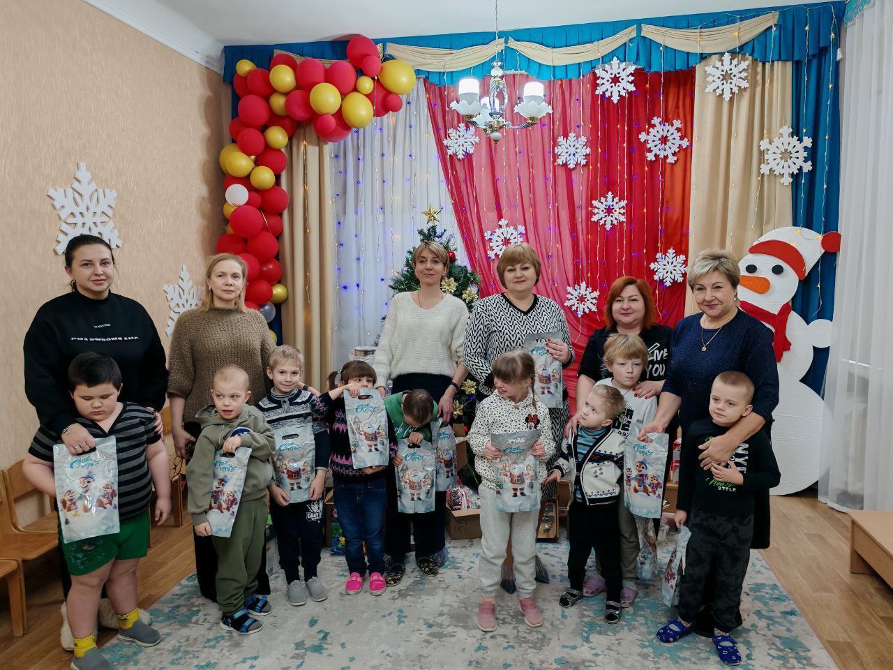 Сегодня, 14 января, воспитанников ГКДОУ «Детский сад № 168 компенсирующего типа города Макеевка» приехали поздравить со Старым Новым годом председатель «Союза женщин города Макеевки» Регионального отделения «Союз женщин...