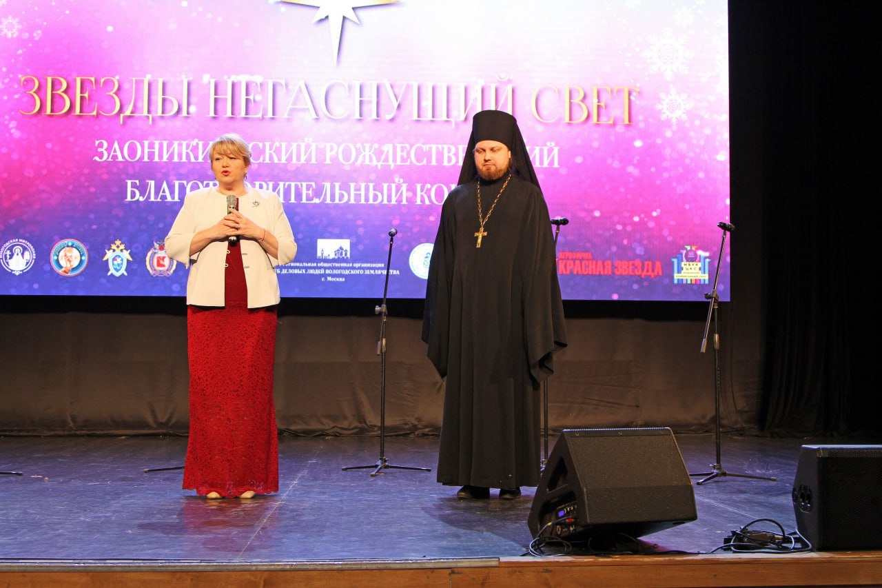 Вице-премьер Ольга Макеева от имени Главы ДНР вручила настоятелю Заоникиевой Богородице-Владимирской пустыни игумену Лавру (Архипову) знак отличия «За заслуги перед Донецкой Народной Республикой» III степени