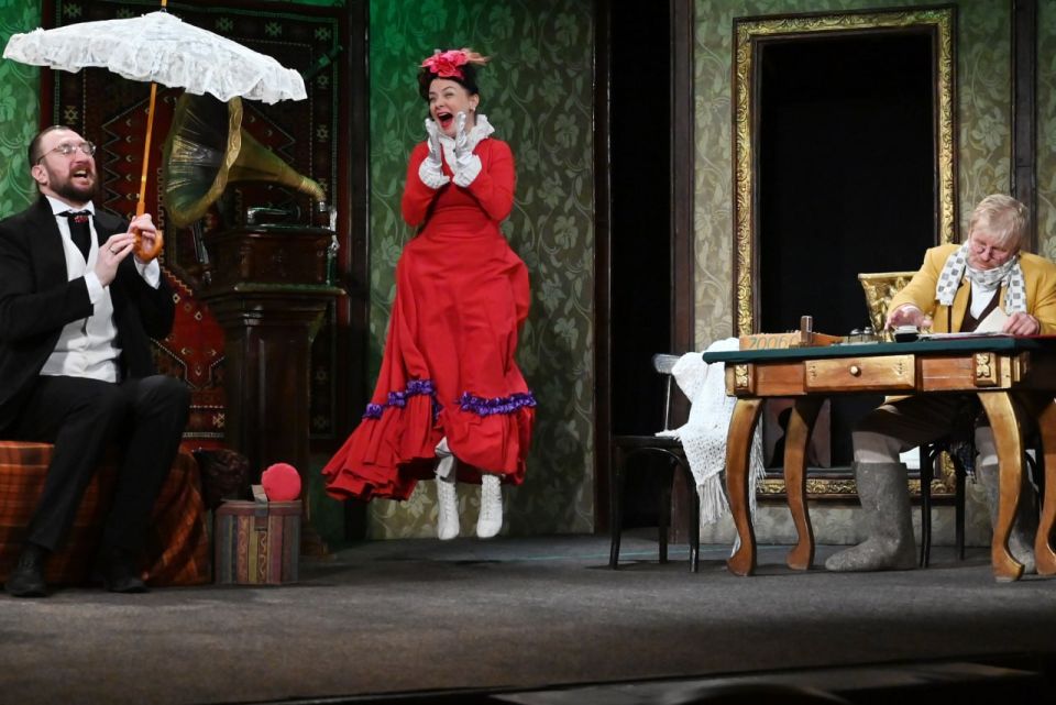 А. П. Чехов: «Искусство даёт крылья и уносит далеко-далеко!» А. П. Чехов: «Искусство даёт крылья и уносит далеко-далеко!»