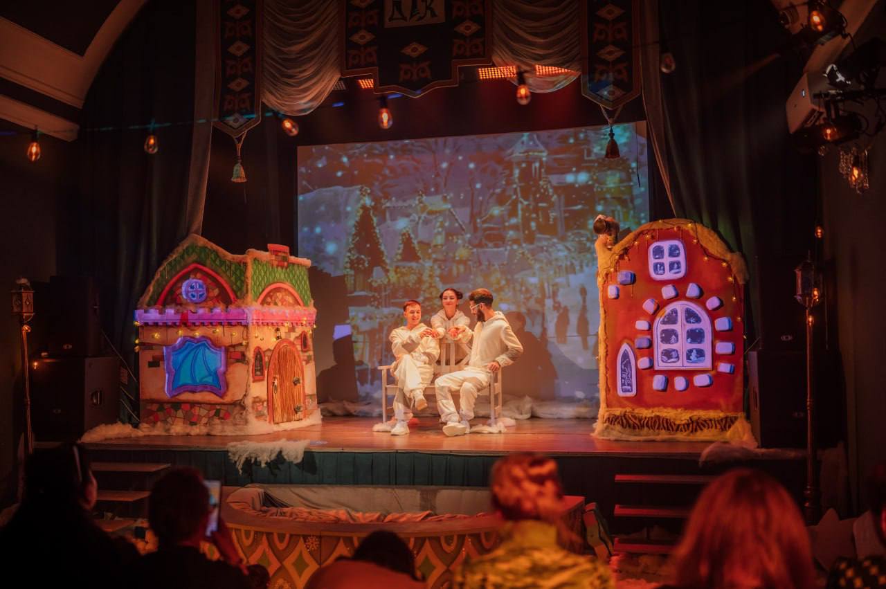 Донецкий театр кукол завершил новогоднюю программу Донецкий театр кукол завершил новогоднюю программу