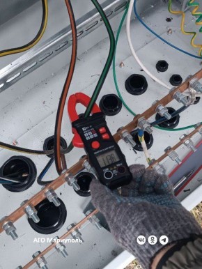 В Мариуполе энергетики проверили работу шкафов управления освещением