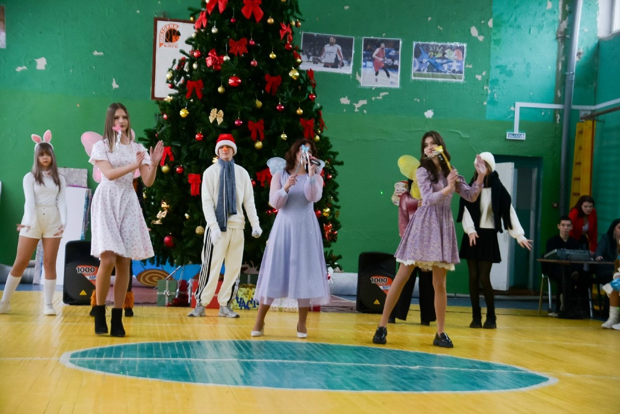 2 января школьный театр "Душа" ГБОУ "СШ № 32 Г.О. МАКЕЕВКА" под руководством Марии Александровны Захаровой представил вниманию учащихся зимнюю сказку "Снеговик и украденный праздник" 2 января школьный театр "Душа" ГБОУ "СШ № 32 Г.О. МАКЕЕВКА" под руководством Марии Александровны Захаровой представил вниманию учащихся зимнюю сказку "Снеговик и украденный праздник"