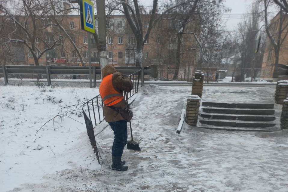 Александр Шатов: Зимнее содержание придомовых территорий Шахтерска 15 января Александр Шатов: Зимнее содержание придомовых территорий Шахтерска 15 января
