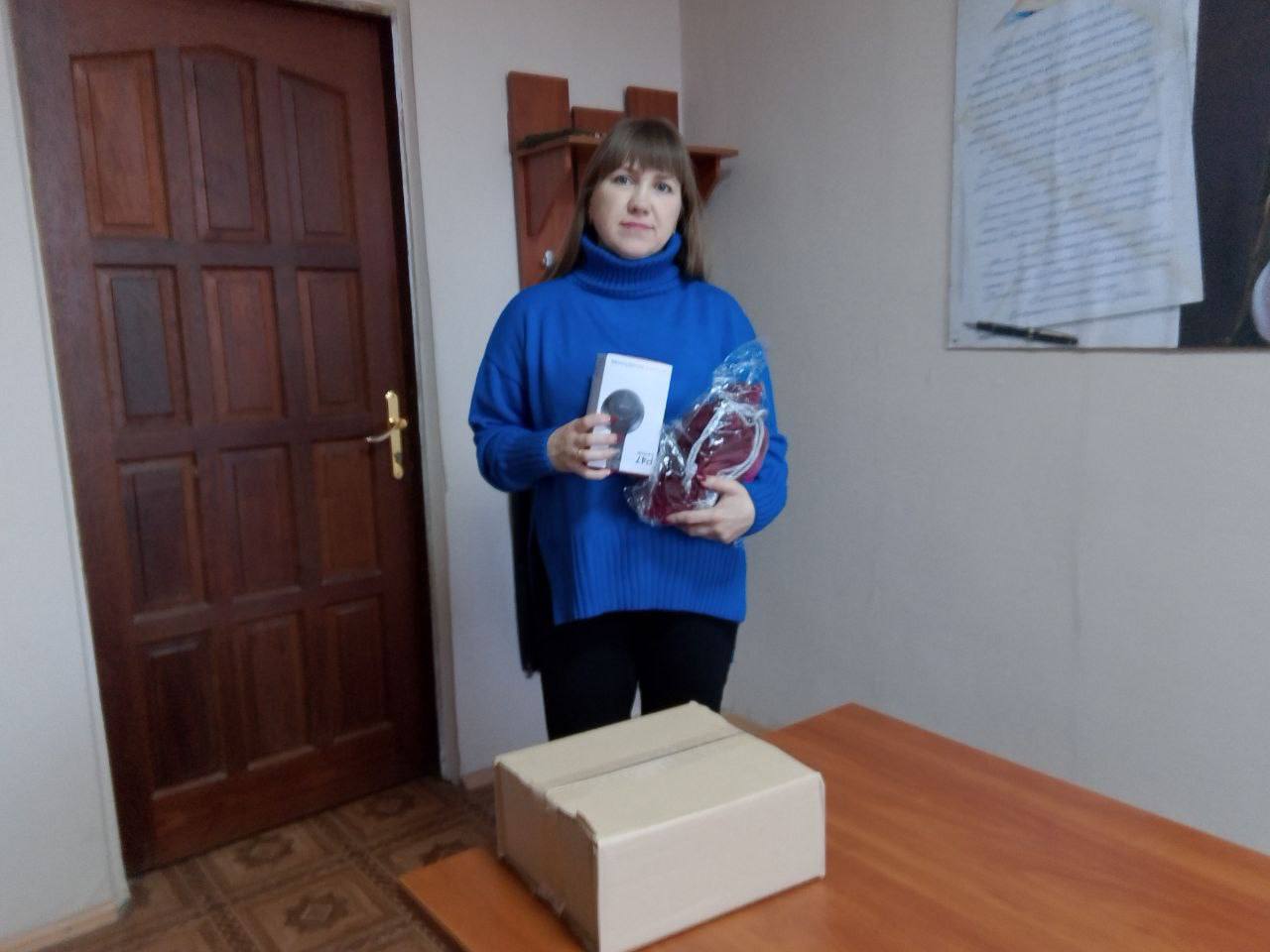 Продолжаем выдачу новогодних подарков Продолжаем выдачу новогодних подарков