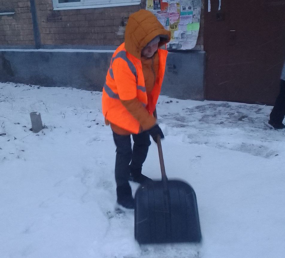 Сегодня, 15 января, силами Макеевского филиала НКО «Единый региональный фонд по управлению многоквартирными домами на территории Донецкой Народной Республики» ведутся работы по очистки от снега внутриквартальных территорий... Сегодня, 15 января, силами Макеевского филиала НКО «Единый региональный фонд по управлению многоквартирными домами на территории Донецкой Народной Республики» ведутся работы по очистки от снега внутриквартальных территорий...