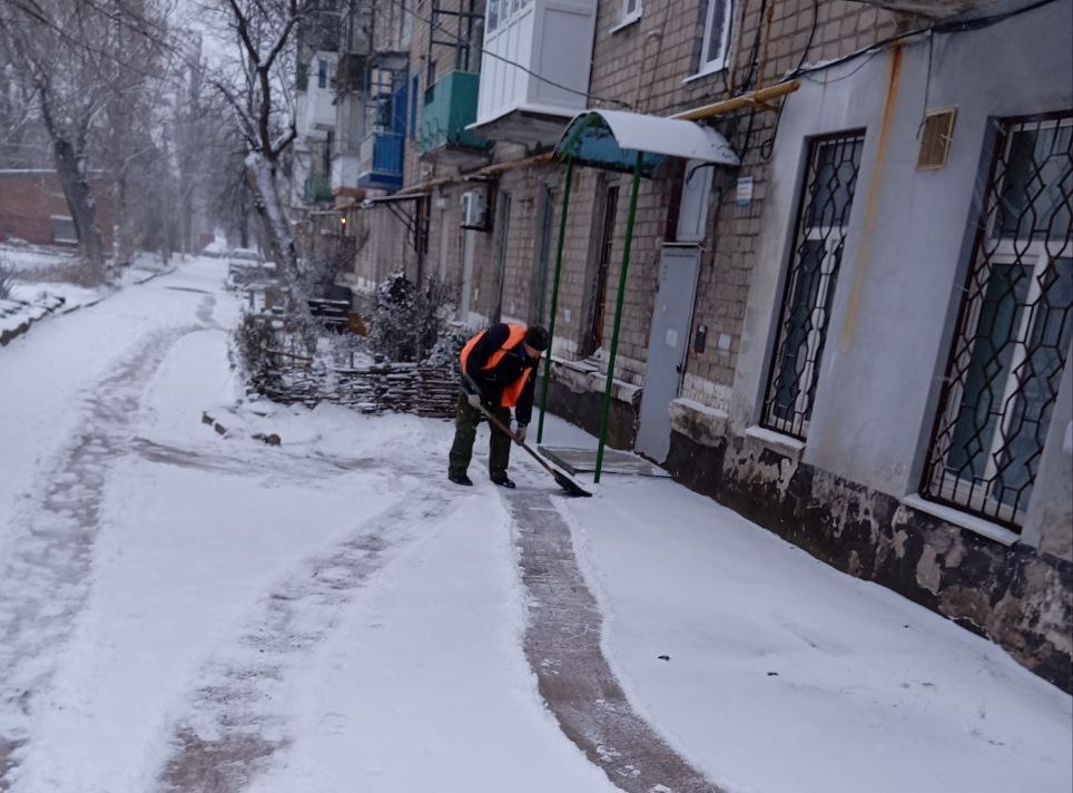 Сегодня, 15 января, силами Макеевского филиала НКО «Единый региональный фонд по управлению многоквартирными домами на территории Донецкой Народной Республики» ведутся работы по очистки от снега внутриквартальных территорий... Сегодня, 15 января, силами Макеевского филиала НКО «Единый региональный фонд по управлению многоквартирными домами на территории Донецкой Народной Республики» ведутся работы по очистки от снега внутриквартальных территорий...
