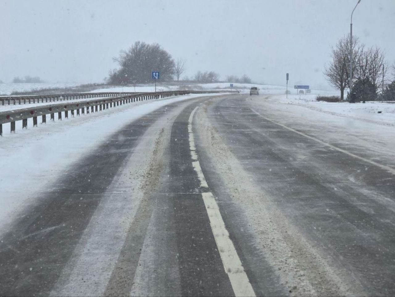 Александр Бондаренко: Сегодня, 15 января, в связи с погодными условиями в усиленном режиме работает спецтехника по всем основным направлениям Республики! Александр Бондаренко: Сегодня, 15 января, в связи с погодными условиями в усиленном режиме работает спецтехника по всем основным направлениям Республики!