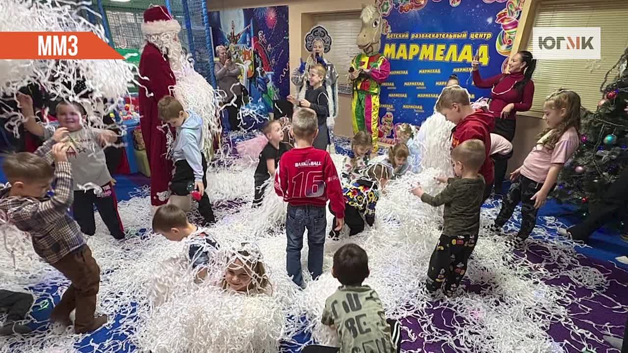 Для детей металлургов в ДНР провели новогодние утренники