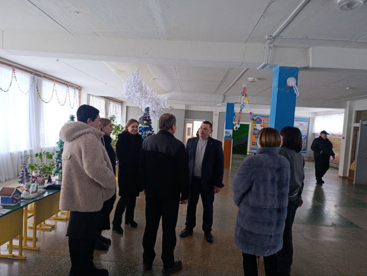 Сегодня, 15 января руководитель Управы Червоногвардейского внутригородского района Администрации городского округа Макеевка Антон Гринзовский провел встречу с жителями жилого массива Калинина в помещении ГБОУ «Средняя школа...