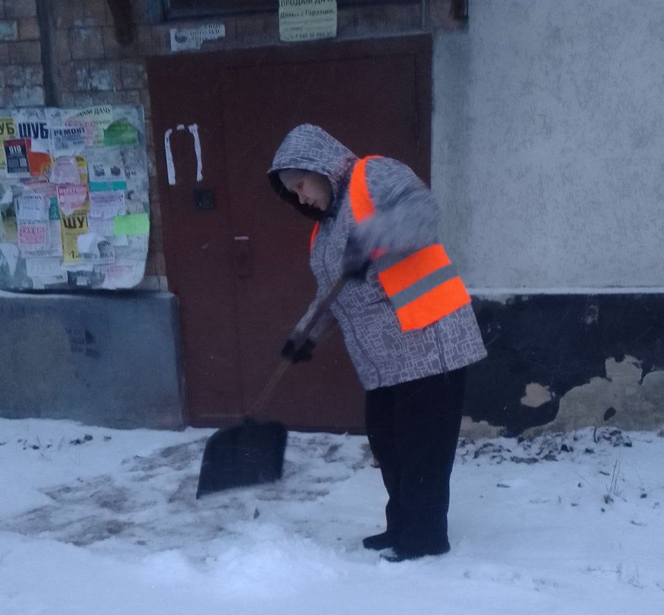 Сегодня, 15 января, силами Макеевского филиала НКО «Единый региональный фонд по управлению многоквартирными домами на территории Донецкой Народной Республики» ведутся работы по очистки от снега внутриквартальных территорий... Сегодня, 15 января, силами Макеевского филиала НКО «Единый региональный фонд по управлению многоквартирными домами на территории Донецкой Народной Республики» ведутся работы по очистки от снега внутриквартальных территорий...