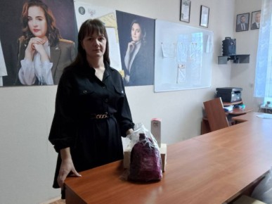 Продолжаем выдачу новогодних подарков