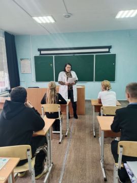 Медицинская сестра кабинета по оказанию медицинской помощи несовершеннолетним Михайловской амбулатории ОПСМ провела беседу с обучающимися на тему: "Профилактика травматизма в зимний период."