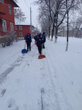 В Старобешеском округе активно очищают дороги от снежного покрова