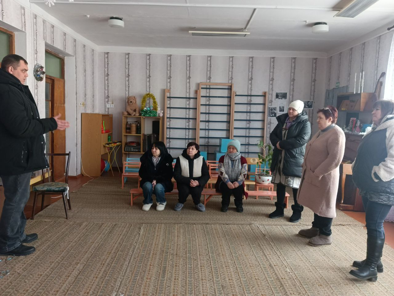 Начальник Металлистовского территориального отдела Николай Алёхин провел рабочую встречу с трудовым коллективом Металлистовского детского сада